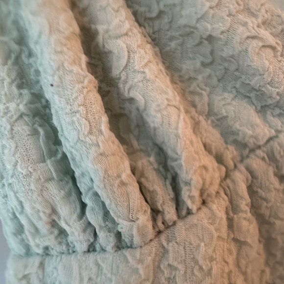 Lush Textured Puff Sleeve Blouse in Light Green US Medium - Picture 4 of 9